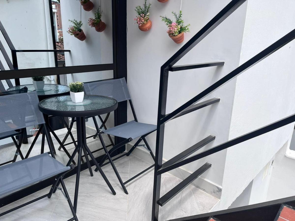 Edificio Santamarta Medellin Hotel Екстериор снимка