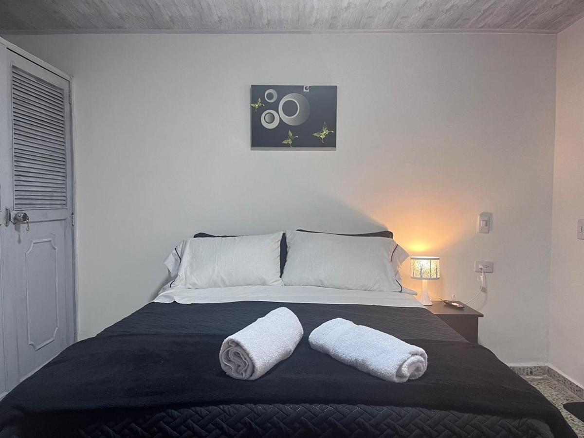 Edificio Santamarta Medellin Hotel Екстериор снимка