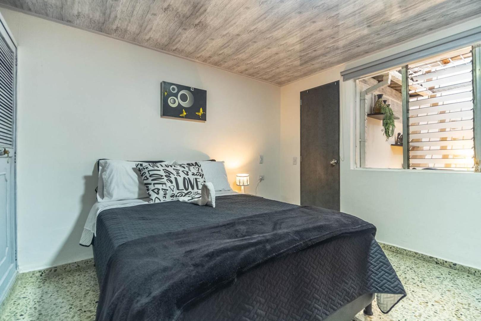 Edificio Santamarta Medellin Hotel Екстериор снимка