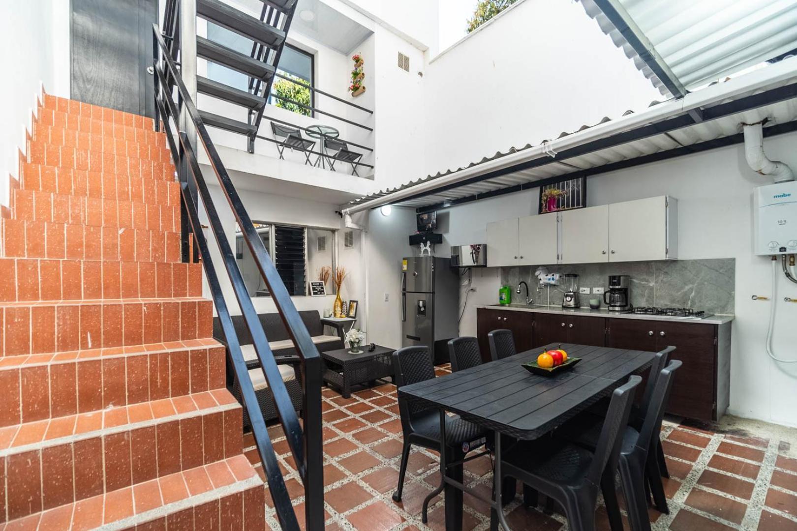Edificio Santamarta Medellin Hotel Екстериор снимка