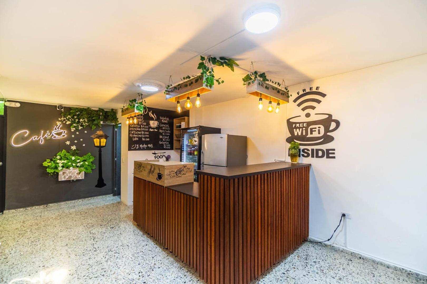 Edificio Santamarta Medellin Hotel Екстериор снимка