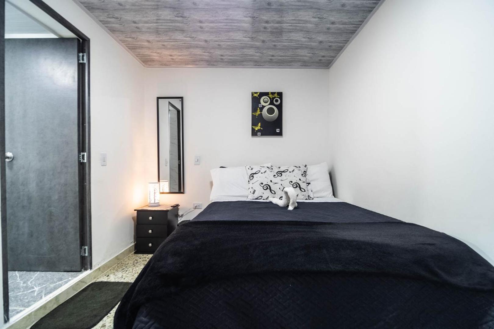 Edificio Santamarta Medellin Hotel Екстериор снимка