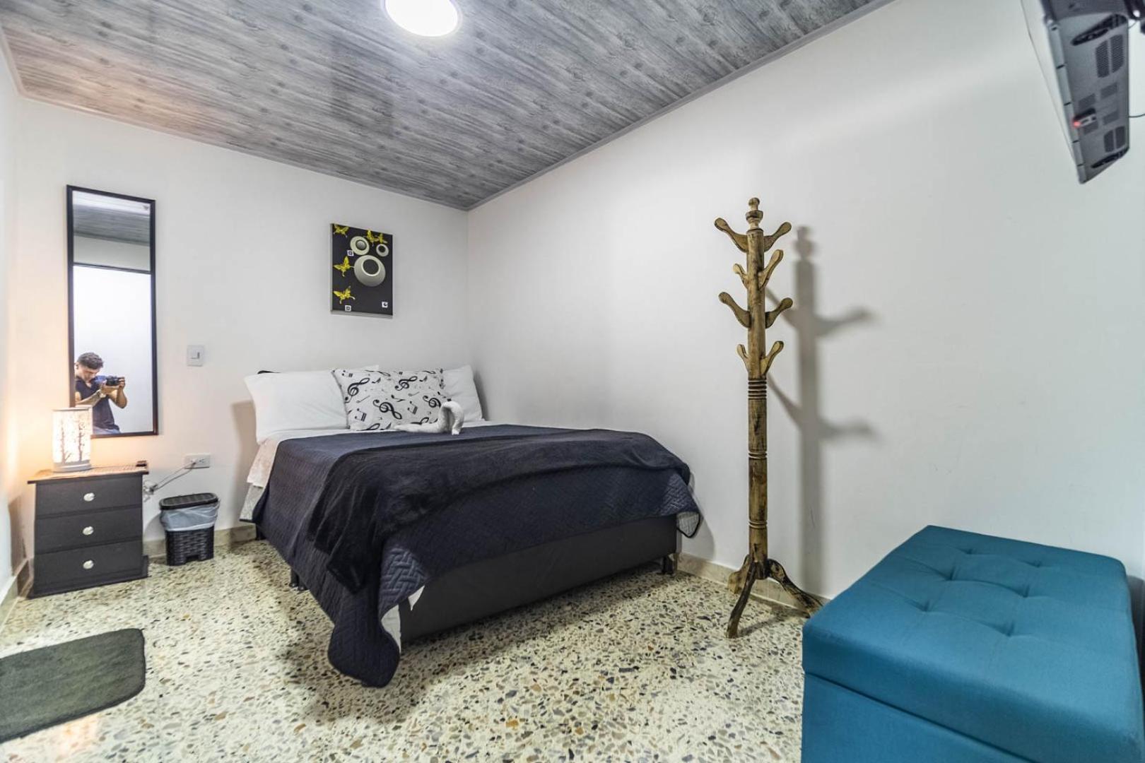 Edificio Santamarta Medellin Hotel Екстериор снимка