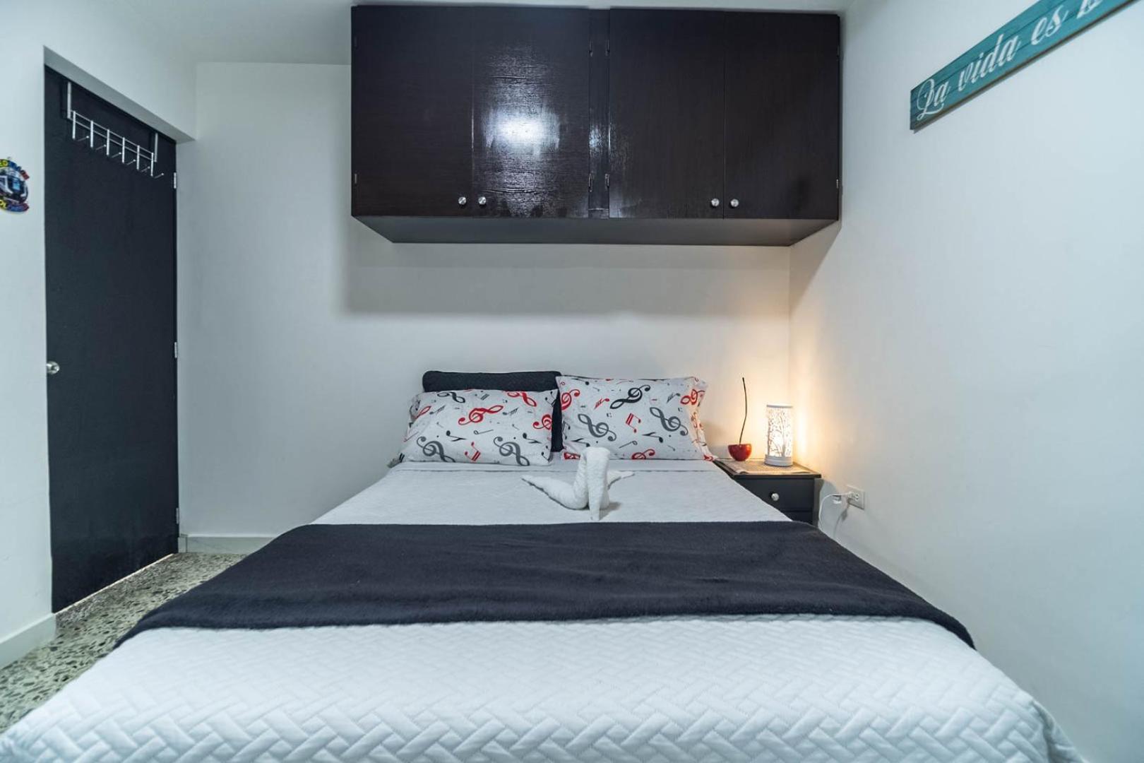 Edificio Santamarta Medellin Hotel Екстериор снимка