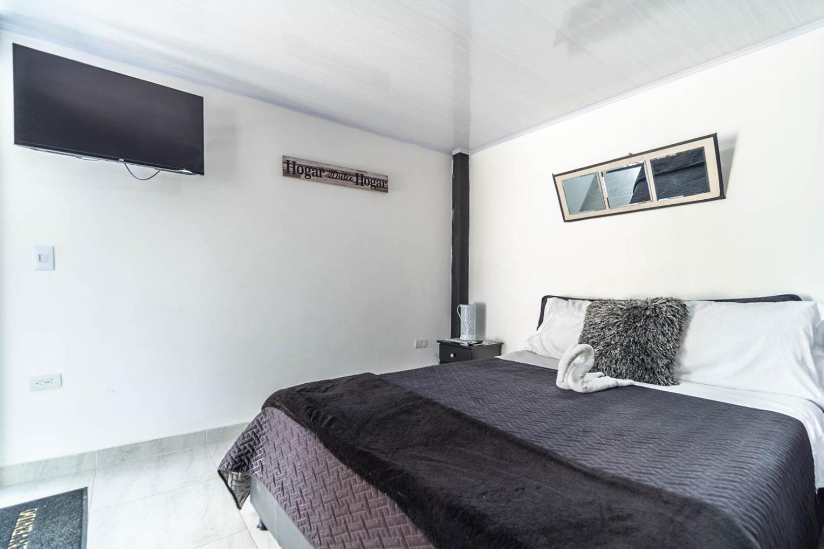 Edificio Santamarta Medellin Hotel Екстериор снимка