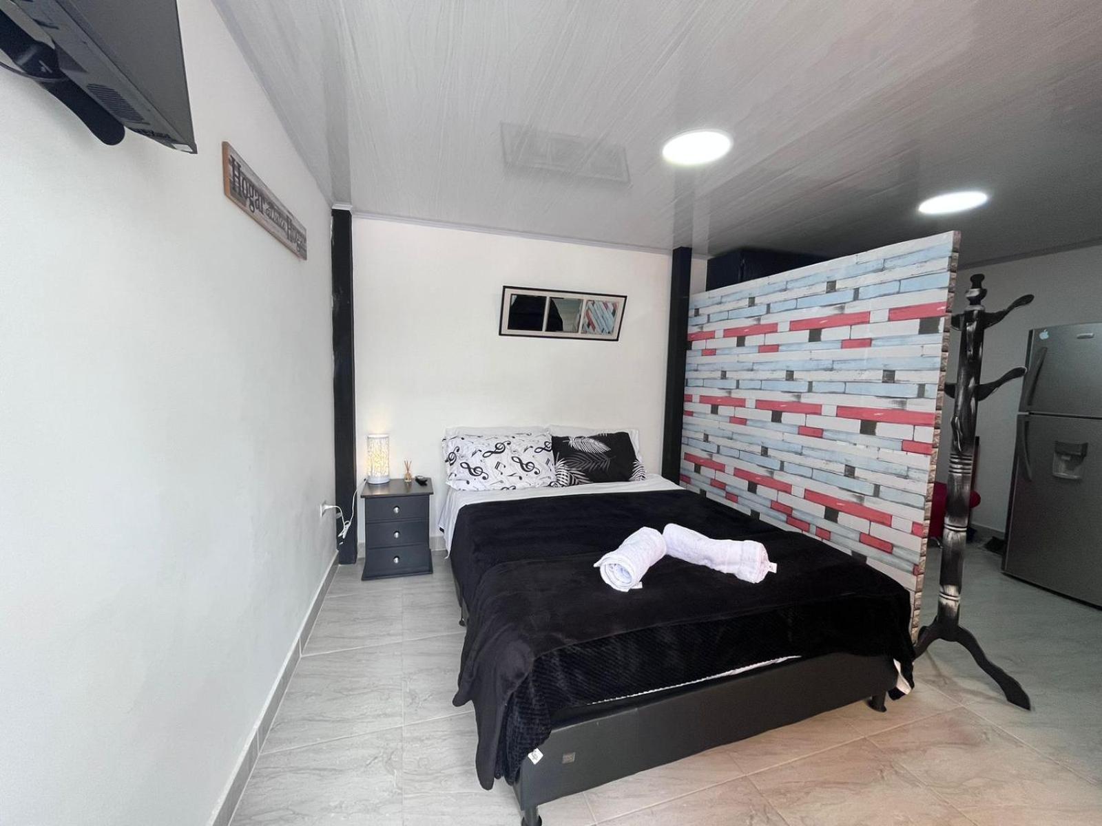 Edificio Santamarta Medellin Hotel Екстериор снимка