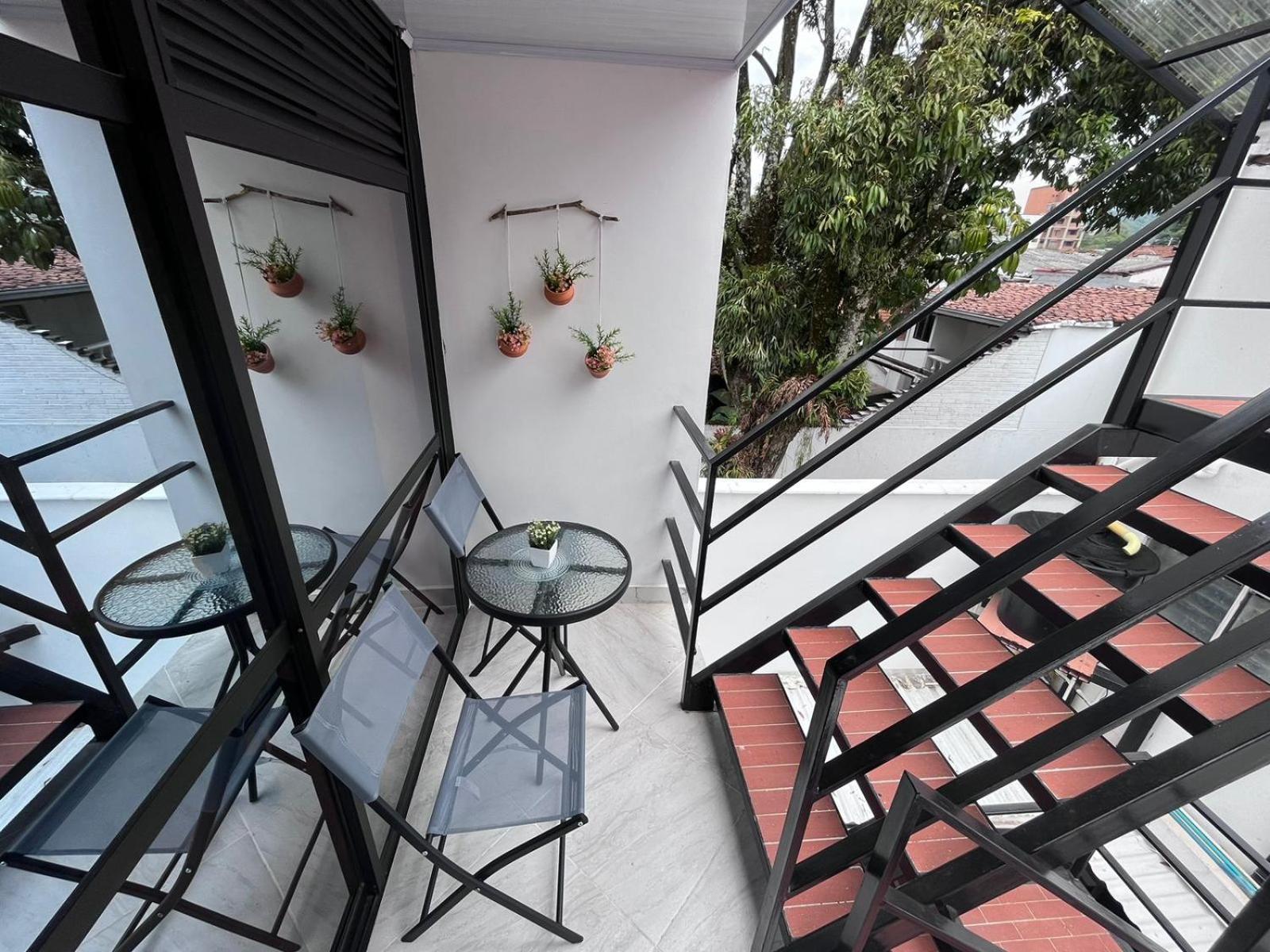 Edificio Santamarta Medellin Hotel Екстериор снимка